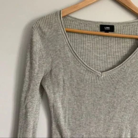 Line the label solid v neckline top grey ribbed knit with lettuce trim Size XS - Picture 3 of 8